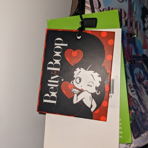 Lany x Betty Boop | Betty in Paris Vivid Scenery Vegan Leather Crossbody Bag - Picture 5 of 8